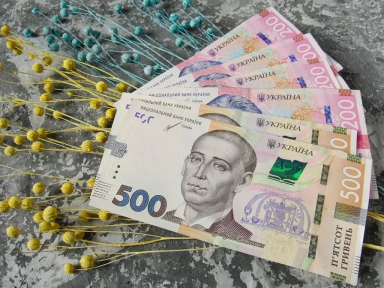 ПФУ нарахує підвищені пенсії у серпні: хто отримає близько 16 500 грн
