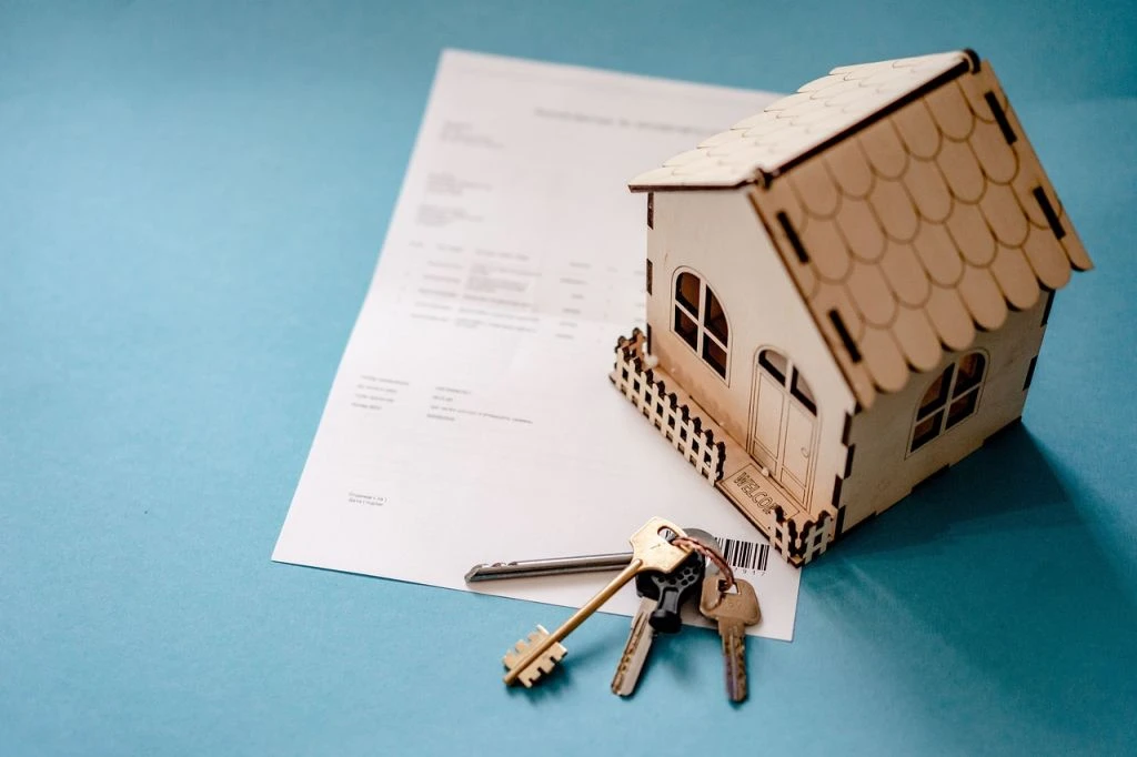 Українцям можуть блокувати продаж квартир: причина в боргах