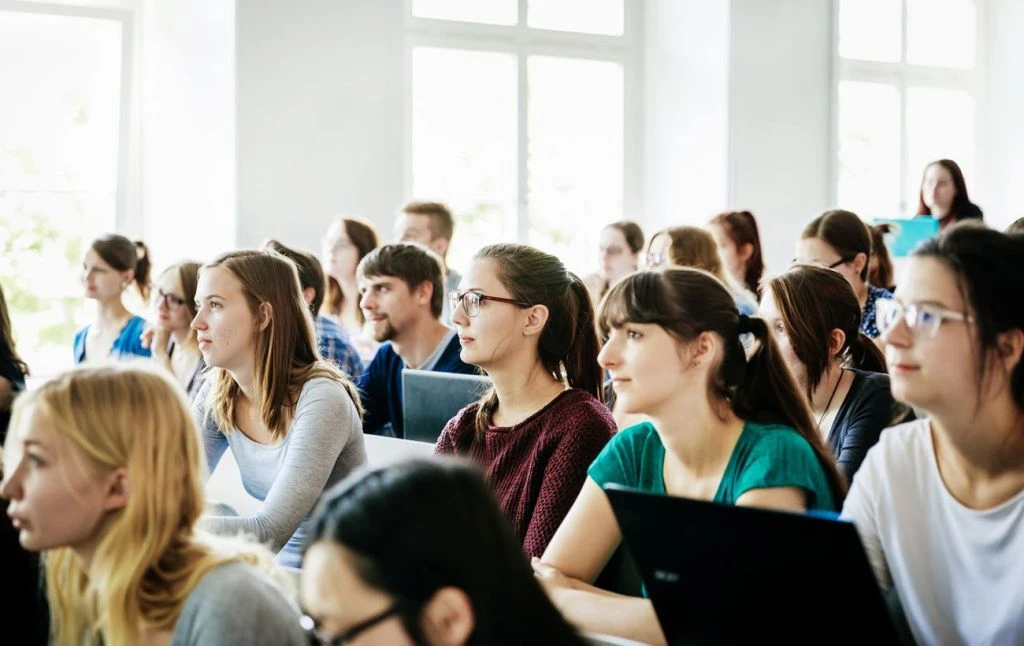 Університети визначилися з навчанням із вересня: де лекції будуть онлайн, а практика очно