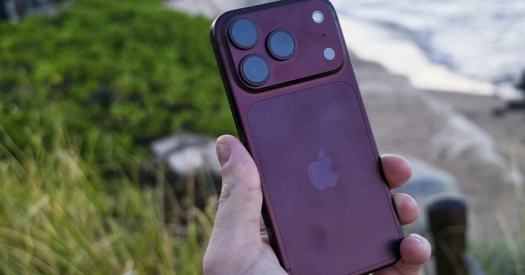 Власники iPhone 18 Pro масово скаржаться на тріск у динаміку: заміна смартфона не завжди допомагає
